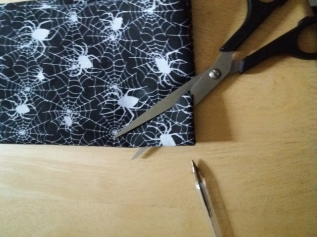 Easy tunic tutorial: cut the V-neck (ACValley.co,uk)