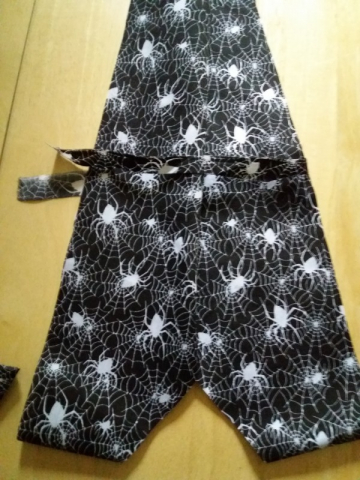 Easy tunic tutorial: cut a belt from scraps (ACValley.co,uk)